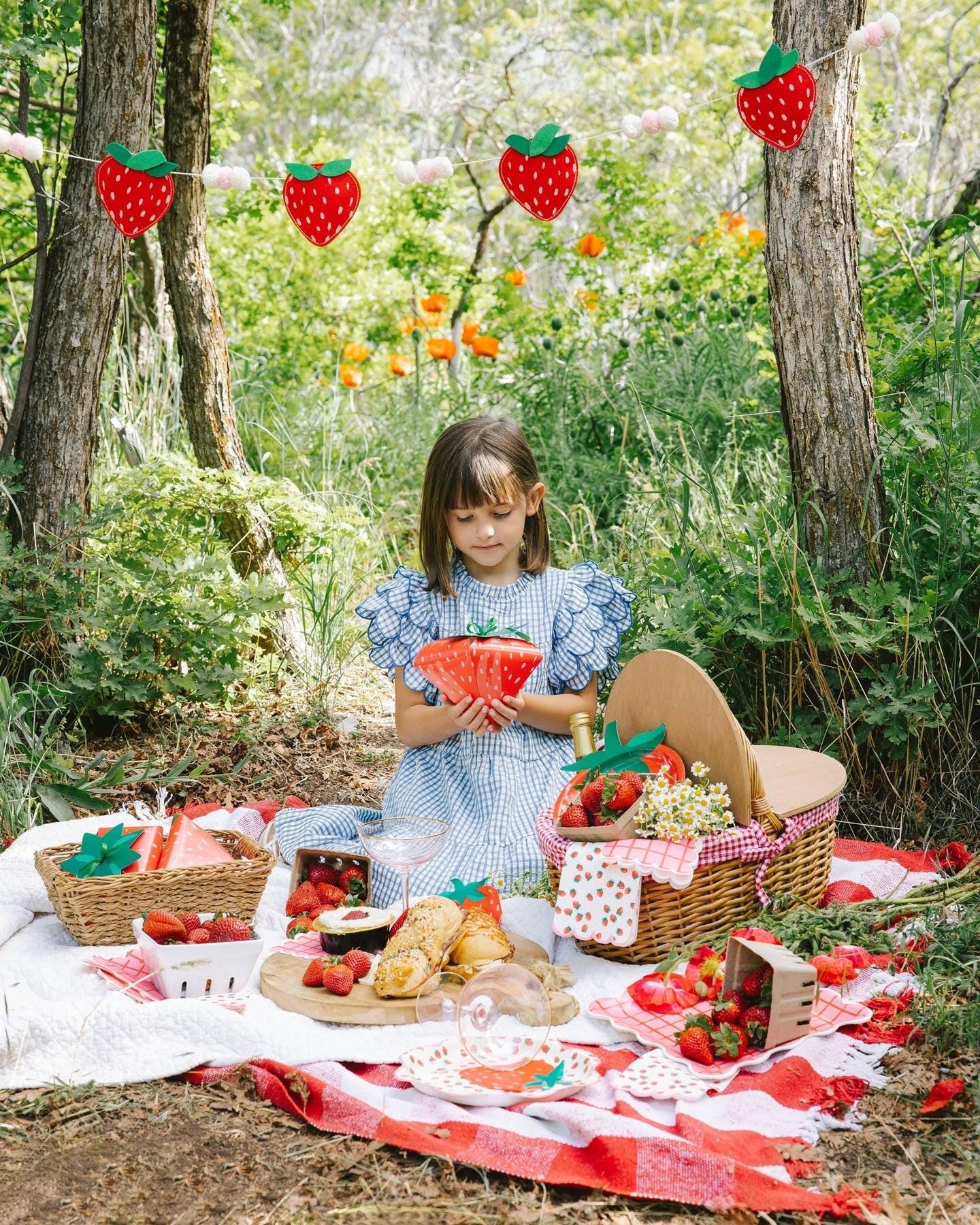 Strawberry Favor Boxes 8ct - Stesha Party
