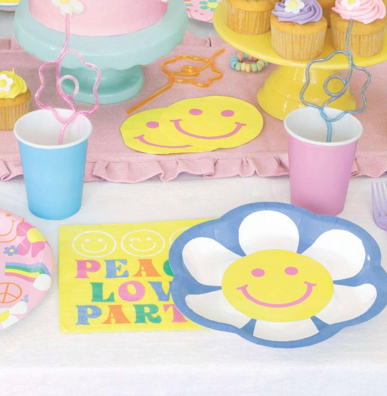 Groovy Flower Shaped Party Plates - Stesha Party