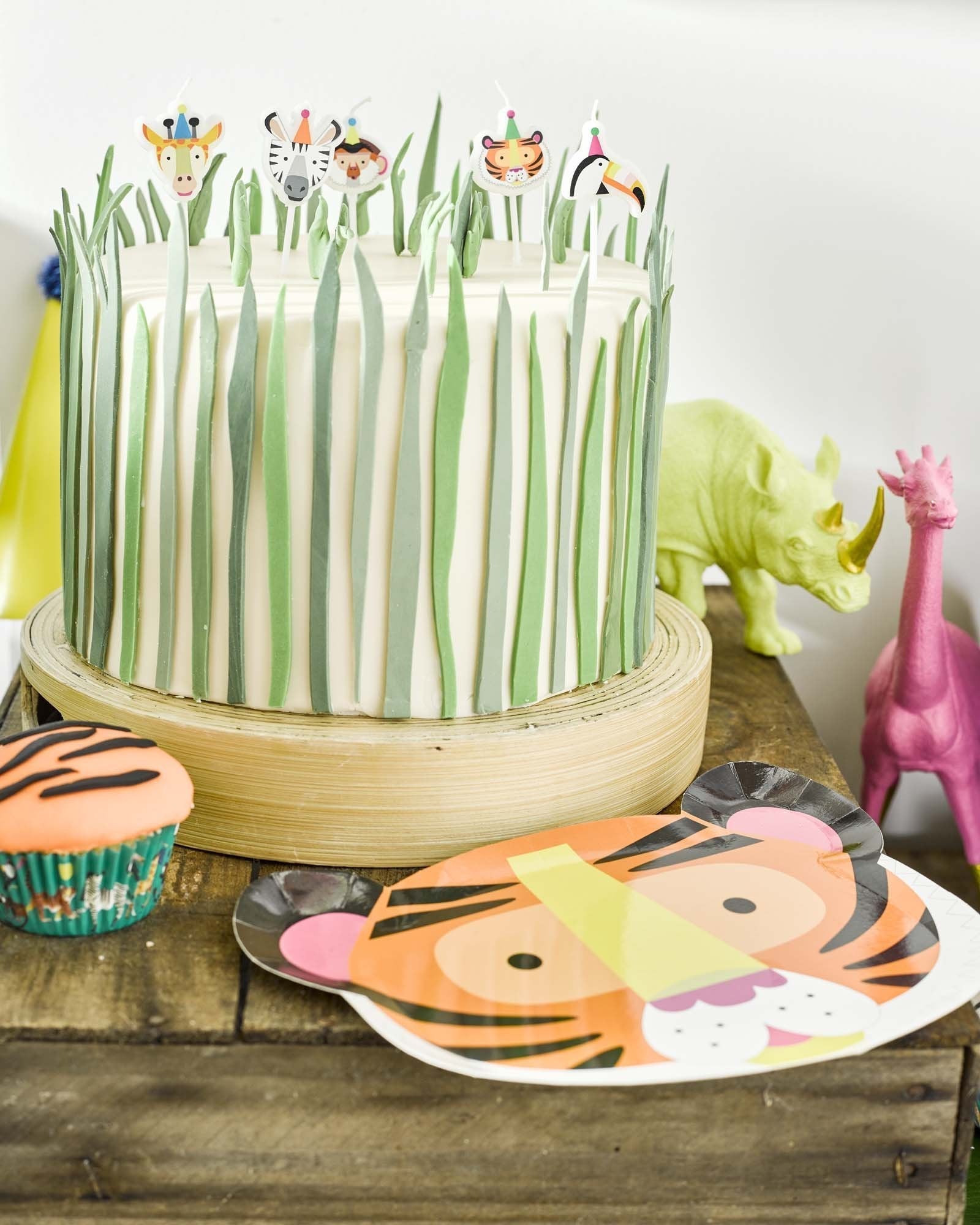 Safari Party Animal Shaped Plates - Stesha Party