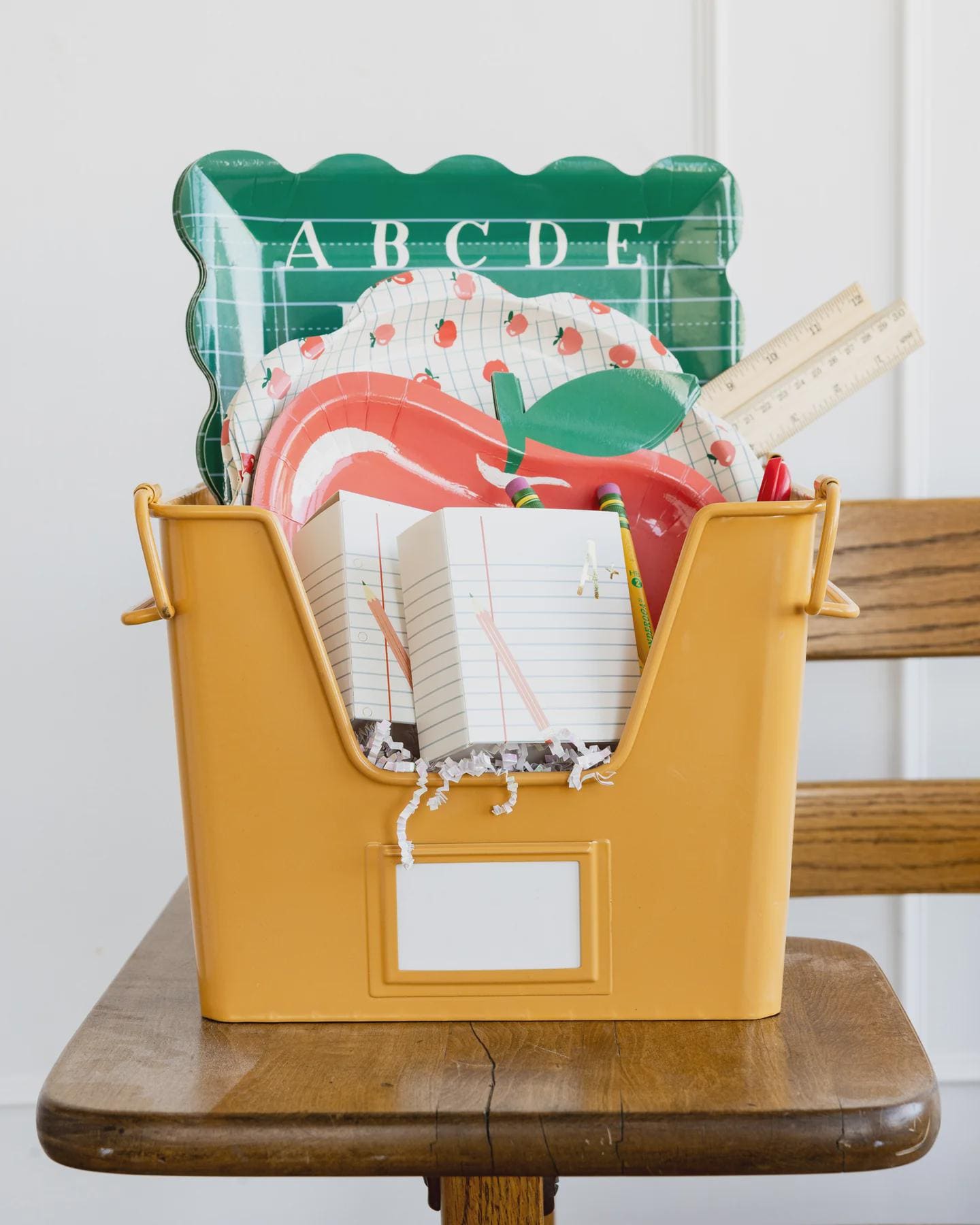 Back to School Apple Plates 8ct - Stesha Party