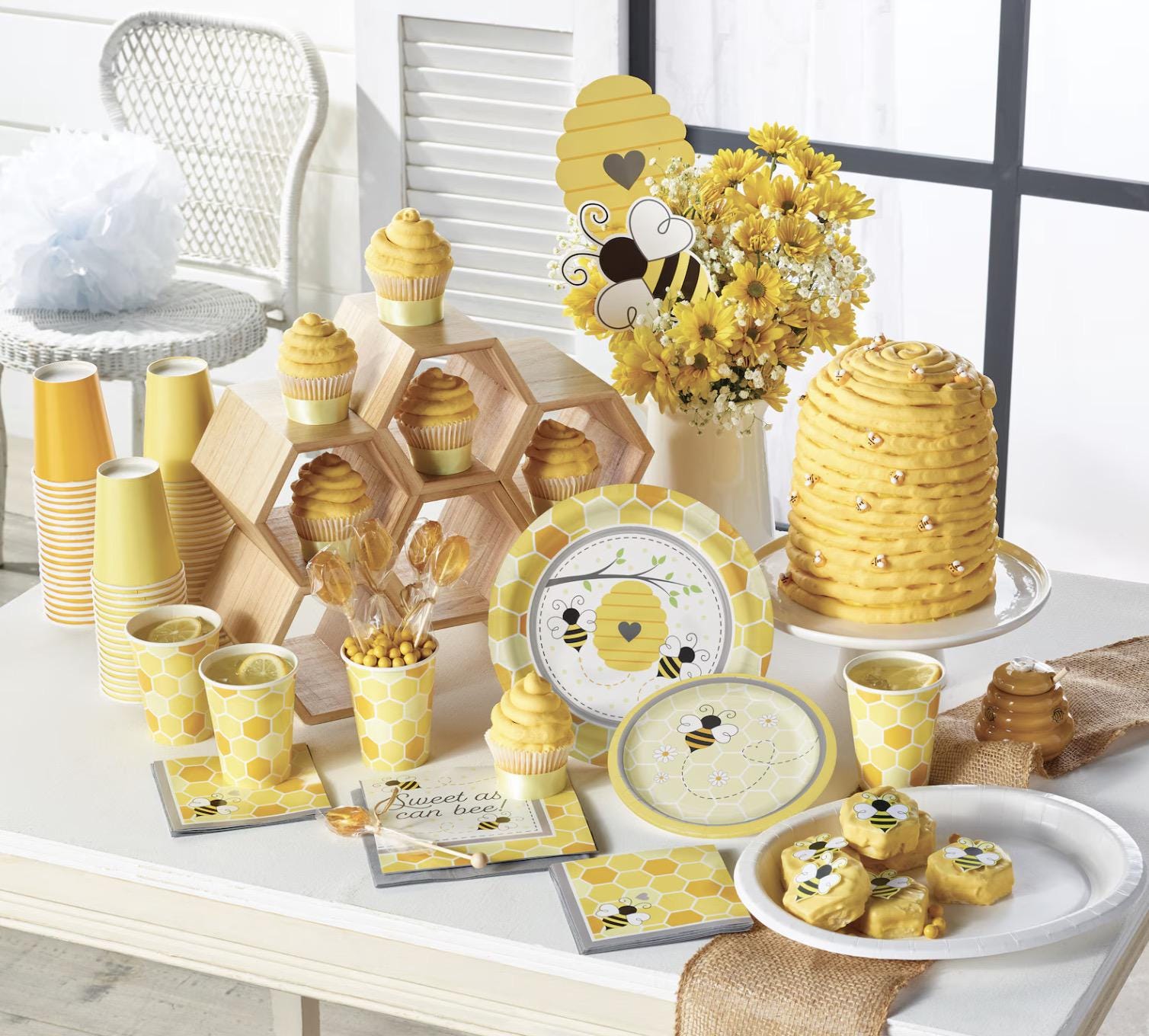 Bee Gender Reveal Balloon Bouquet - Stesha Party