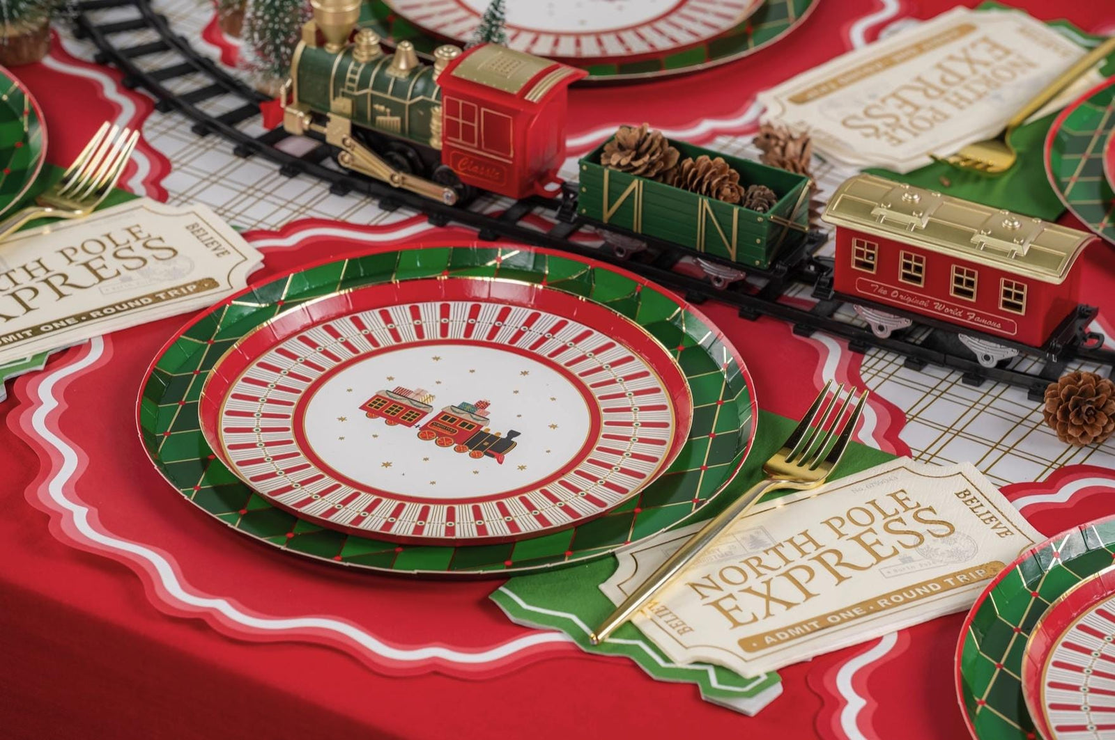 Christmas Harlequin Plates - Stesha Party