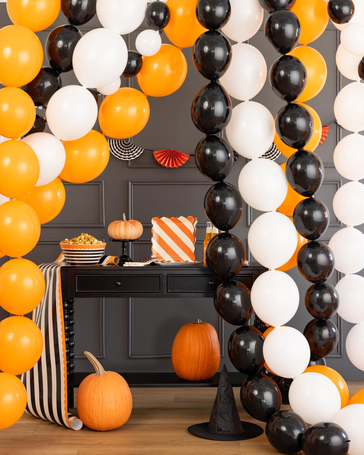 Halloween Paper Plates 10" Scalloped Stripes 8ct - Stesha Party