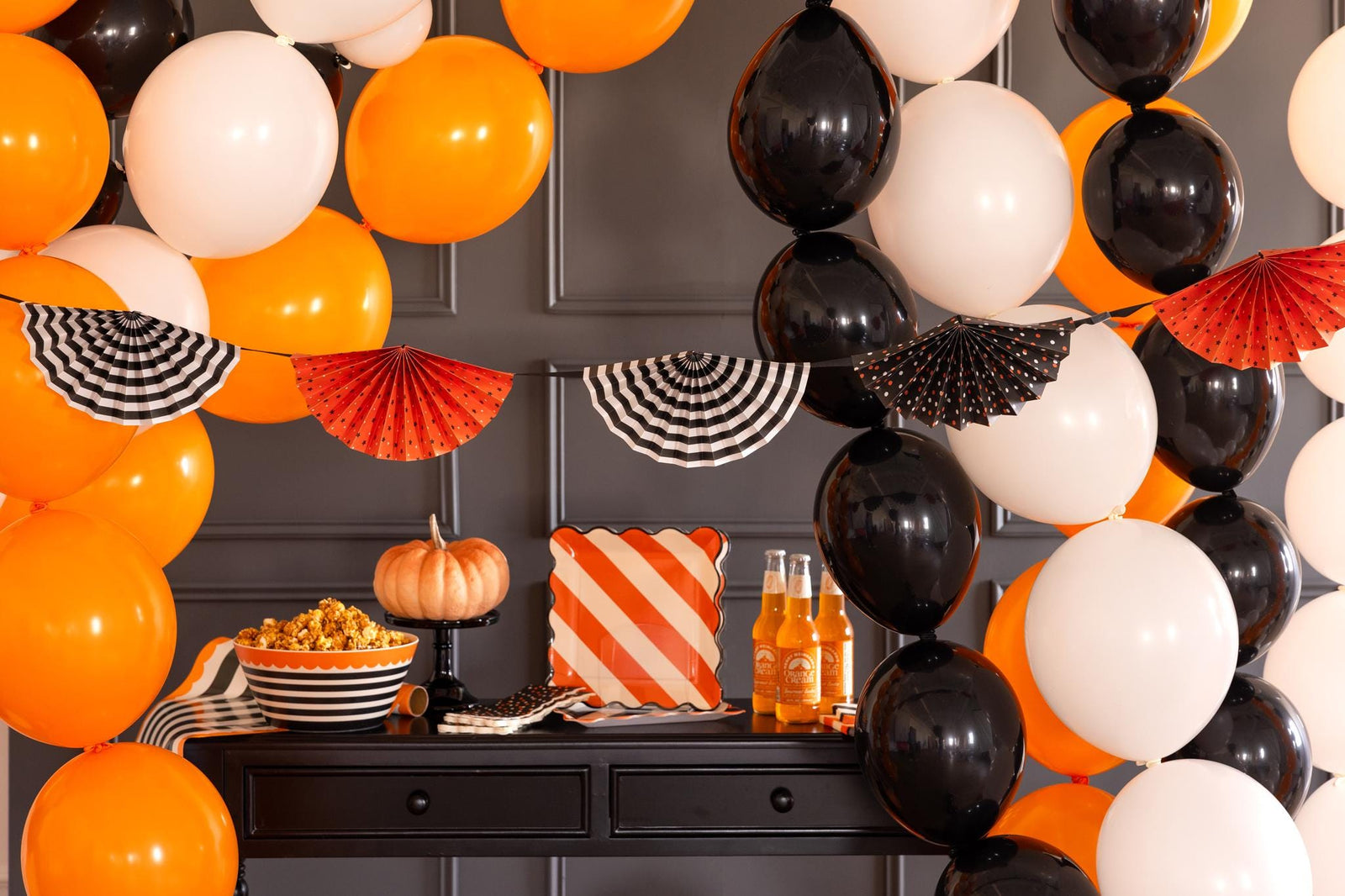 Halloween Paper Plates 10" Scalloped Stripes 8ct - Stesha Party