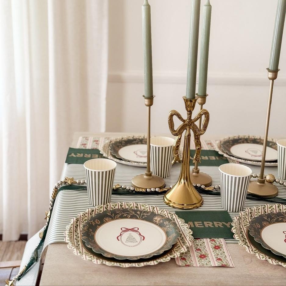 Holiday Floral Scalloped Dinner Plates 12ct - Stesha Party