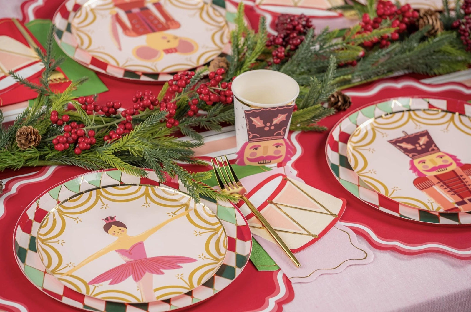 Holiday Harlequin Paper Plates 8ct - Stesha Party