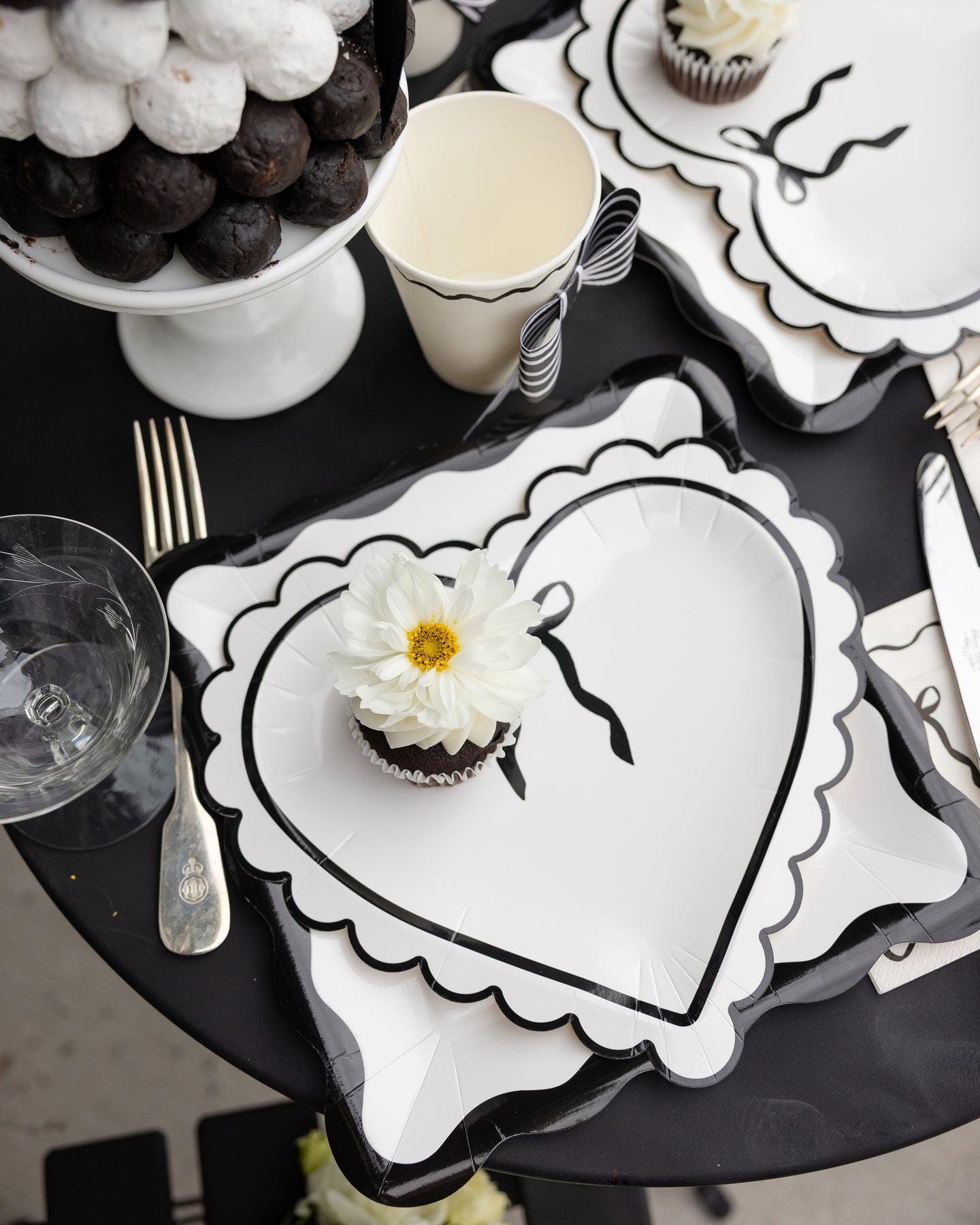 Scalloped Heart Plates with Bow 8ct - Stesha Party