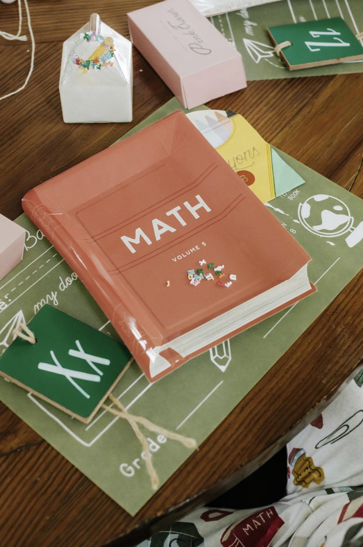 School Textbook Paper Plates 9ct - Stesha Party