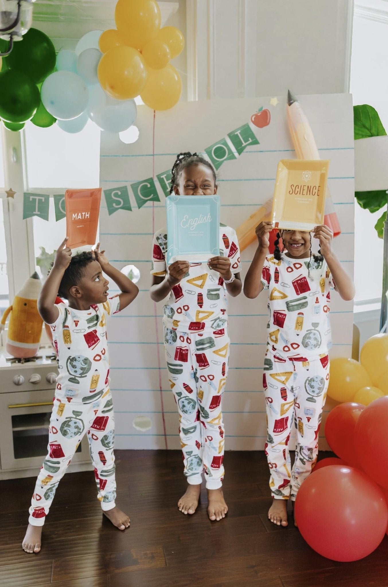 School Textbook Paper Plates 9ct - Stesha Party