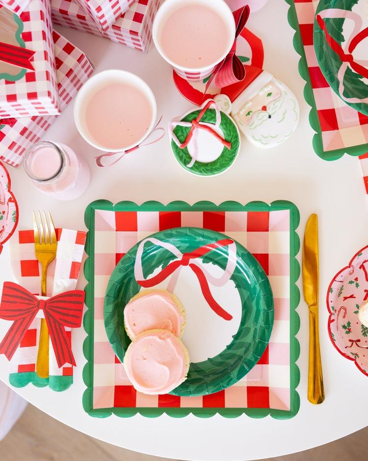 Wreath Shaped Christmas Paper Plates - Stesha Party